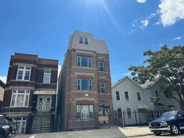 2221 W 21st Pl in Chicago, IL - Building Photo