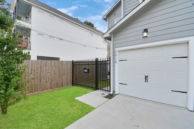 property at 3019 Elysian St