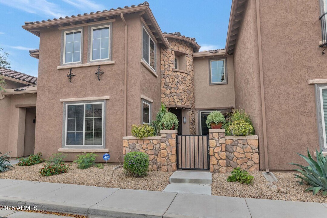 3911 E Cat Balue Dr in Phoenix, AZ - Building Photo