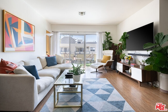 property at 1233 Laurel Ave