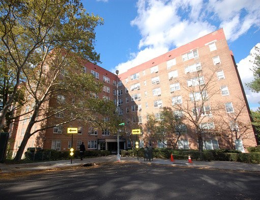 Hudson Towers in Bronx, NY - Building Photo