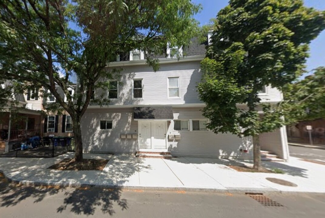 69 Pearl St, Unit 3 in Somerville, MA - Foto de edificio