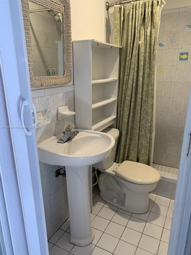 1741 NE 178th St-Unit -A in North Miami Beach, FL - Building Photo - Building Photo