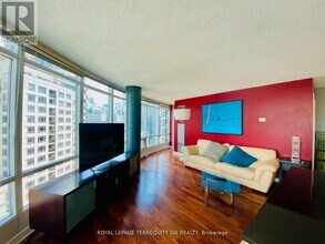 373 Front St W in Toronto, ON - Building Photo - Building Photo