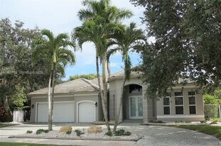 8006 N Savannah Cir in Davie, FL - Building Photo