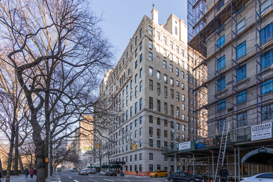 3 E 77th St in New York, NY - Foto de edificio