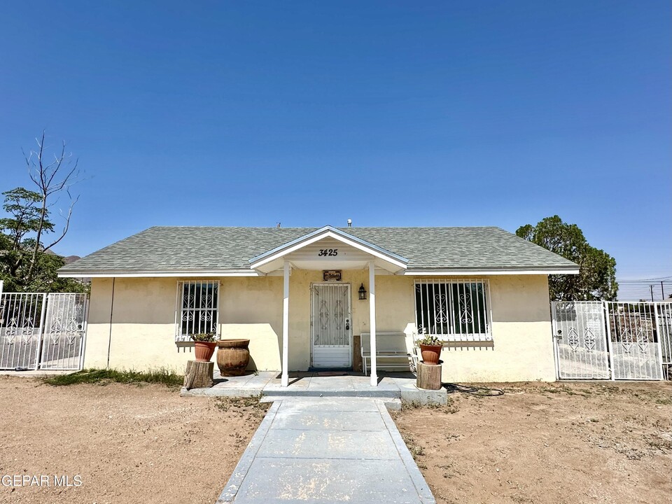 3425 Leavell Ave in El Paso, TX - Foto de edificio