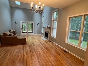 8 Stonegate Ln in Bedford, MA - Building Photo - Building Photo