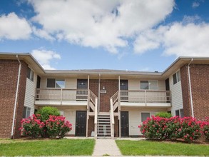 North Woods Apartments in Indianapolis, IN - Building Photo - Building Photo