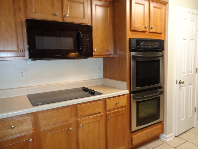 7976 Old Brownsville Rd in Arlington, TN - Foto de edificio - Building Photo