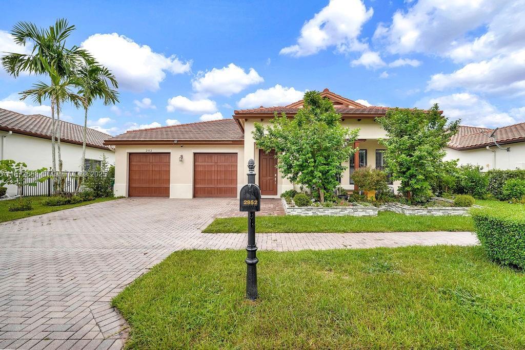 2952 NW 84th Terrace in Pembroke Pines, FL - Building Photo