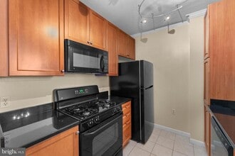 851 N Glebe Rd in Arlington, VA - Building Photo - Building Photo