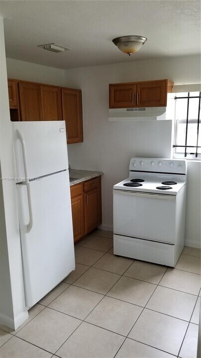 750 NW 56th St-Unit -18 in Miami, FL - Building Photo