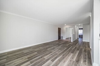 901 Yosemite Trail, Unit A5 in Roselle, IL - Foto de edificio - Building Photo