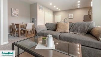 16346 Lydia Hill Dr in Chesterfield, MO - Building Photo