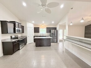 5577 Cane Syrup Cir in Pace, FL - Building Photo - Building Photo