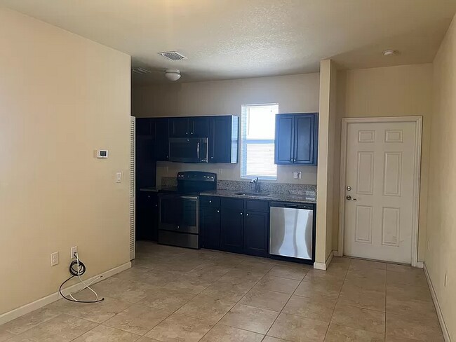 9448 SW 171st Pl-Unit -Studio in Miami, FL - Building Photo - Building Photo