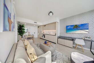 20 NW 2nd St in Miami, FL - Building Photo - Building Photo