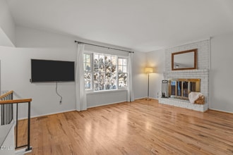 703 Brookgreen Dr in Cary, NC - Foto de edificio - Building Photo