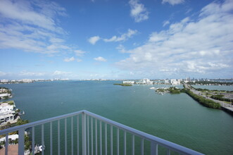 Navette on the Bay in Miami, FL - Building Photo - Building Photo