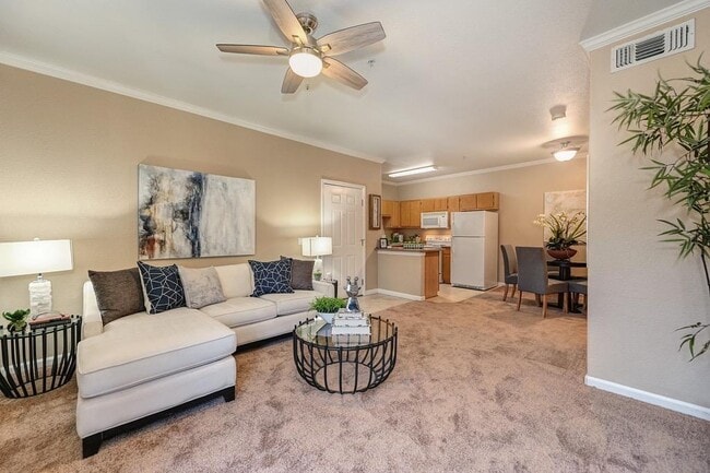 10001 Woodcreek Oaks Blvd in Roseville, CA - Building Photo - Building Photo