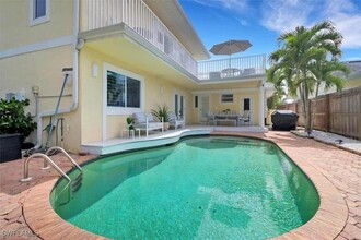 1097 Frank Whiteman Blvd in Naples, FL - Building Photo - Building Photo