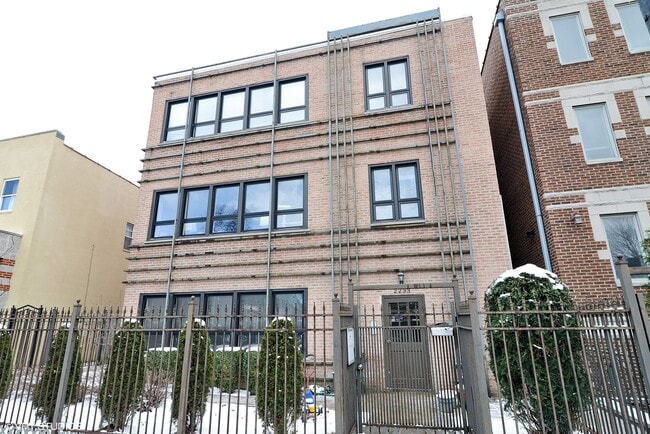 2233 W Lawrence Ave in Chicago, IL - Building Photo - Building Photo
