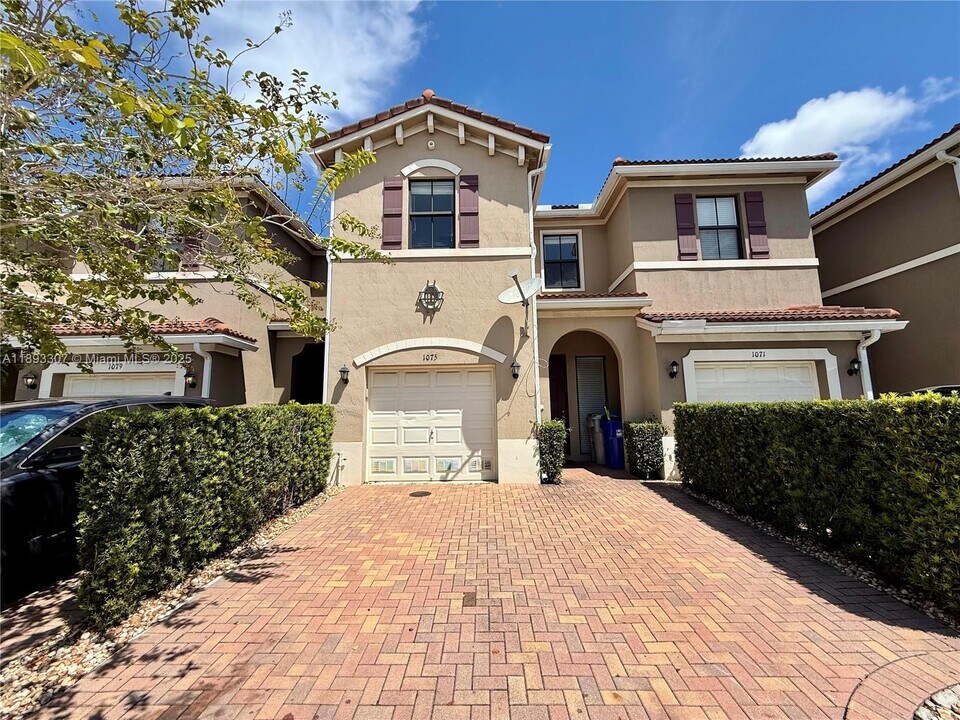 1075 NW 33rd Manor in Pompano Beach, FL - Building Photo