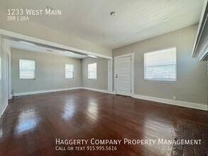 1233 W Main Dr in El Paso, TX - Building Photo - Building Photo
