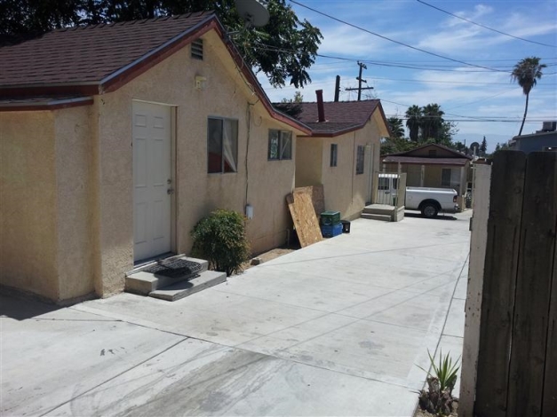 1891 Flower St in Bakersfield, CA - Foto de edificio - Building Photo