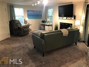 1378 Keys Lake Dr NE in Atlanta, GA - Foto de edificio - Building Photo