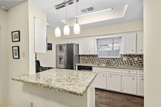 9715 Lawngate Dr in Houston, TX - Building Photo - Building Photo
