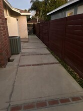 7011 Jumilla Ave, Unit Unit - B in Winnetka, CA - Building Photo - Building Photo