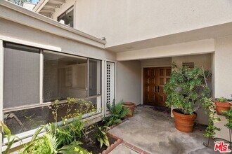 2748 Bottlebrush Dr in Los Angeles, CA - Building Photo - Building Photo