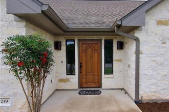 239 Cove Creek Dr in Spicewood, TX - Building Photo - Building Photo
