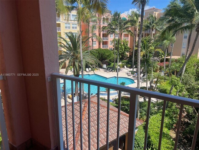 19701 E Country Club Dr in Aventura, FL - Building Photo - Building Photo