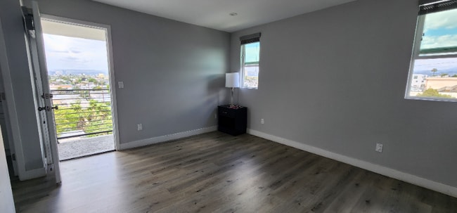 4651 W 18th St in Los Angeles, CA - Building Photo - Building Photo