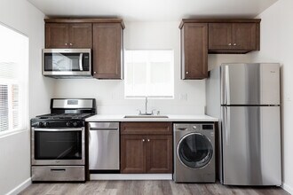 1192 Exposition Blvd, Unit 1194 in Los Angeles, CA - Building Photo - Building Photo