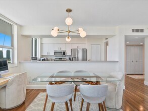 650 West Ave, Unit 1812 in Miami Beach, FL - Building Photo - Building Photo