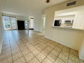 17210 Imperial Valley Dr, Unit 61 in Houston, TX - Building Photo - Building Photo