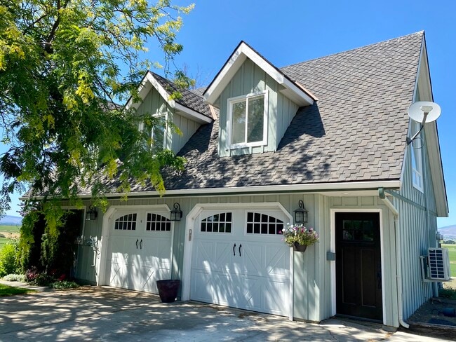 property at 1401 Emerson Rd