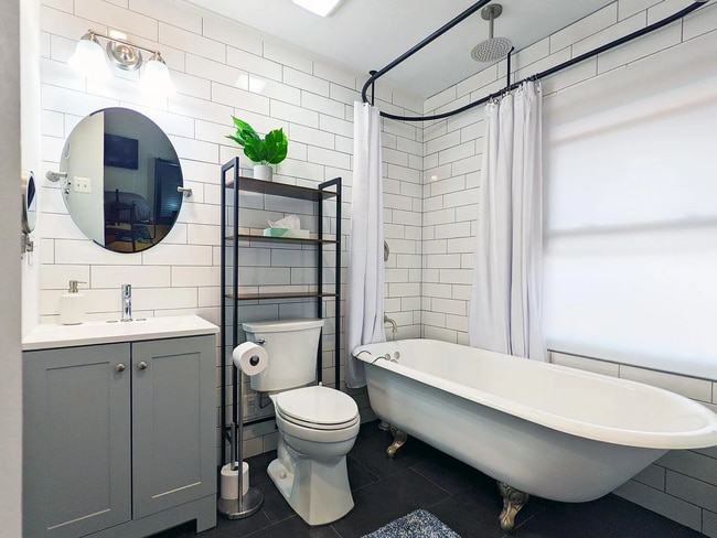 1102 S Buckingham Rd in Sterling, VA - Building Photo - Building Photo