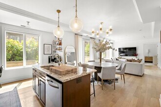 250 Henley Pl in Weehawken, NJ - Building Photo - Building Photo