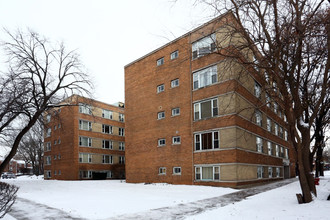 Estes Park Condos in Chicago, IL - Building Photo - Building Photo