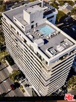 838 N Doheny Dr in West Hollywood, CA - Building Photo