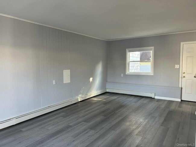 344 Van Buren St in West Babylon, NY - Building Photo - Building Photo