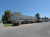 Peachland Apartments in Clovis, CA - Foto de edificio - Building Photo