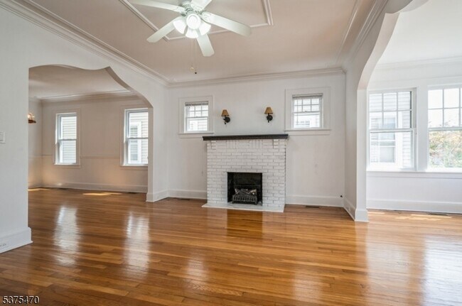 215 E High St in Somerville, NJ - Building Photo - Building Photo