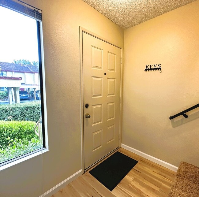 180 Park Place Dr in Petaluma, CA - Building Photo - Building Photo