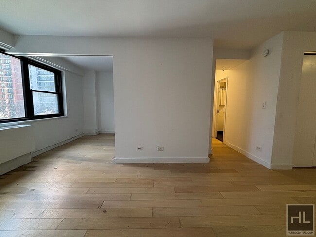 East 39th Street, Unit 8E in New York, NY - Building Photo - Building Photo